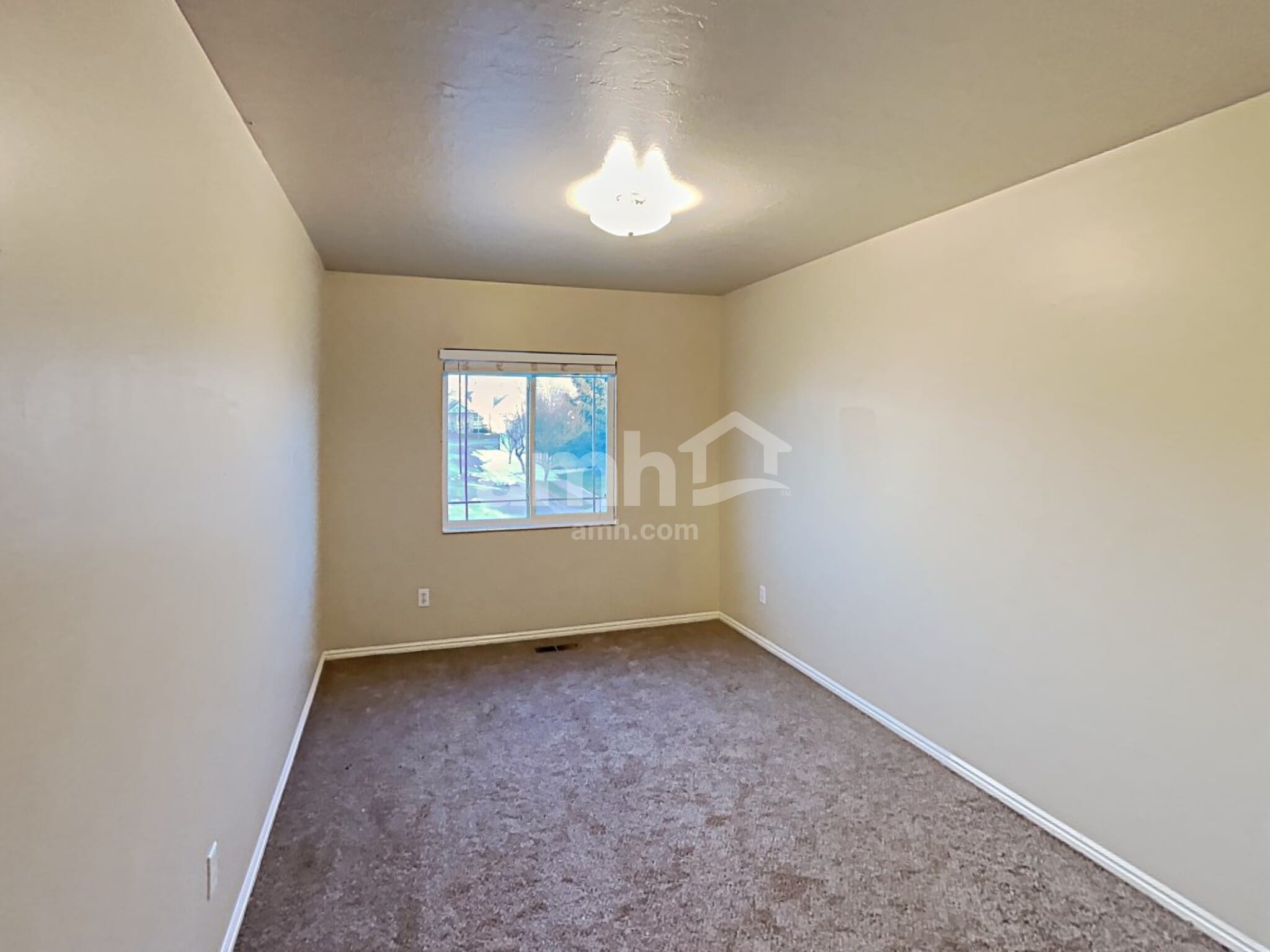 Building Photo - 1027 N 575 W