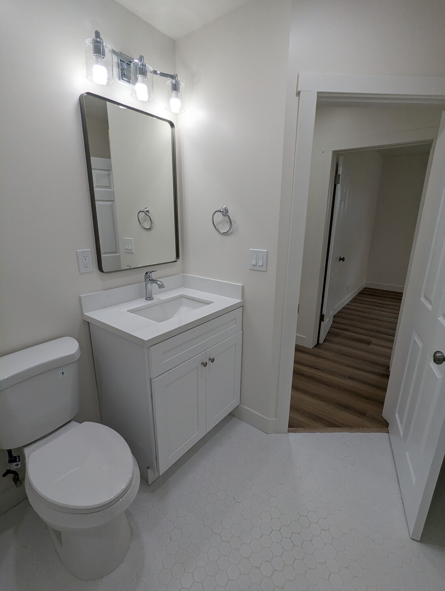 Building Photo - 613 Illinois Ct