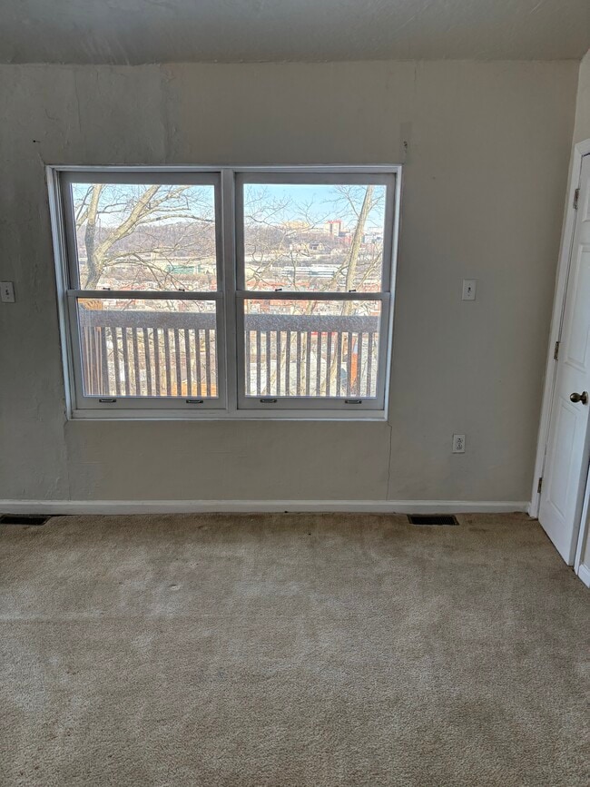 Building Photo - 2405 Mission St