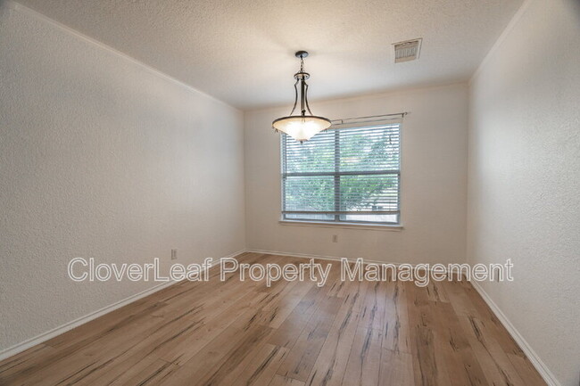 Building Photo - 818 Quitman Oak