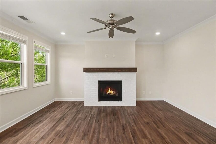 Building Photo - 545 Cresentry Brook