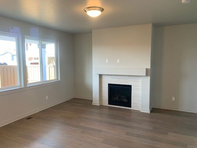 Building Photo - 3 Bed/2.5 Bath Pahlisch Home in NE Bend - ...