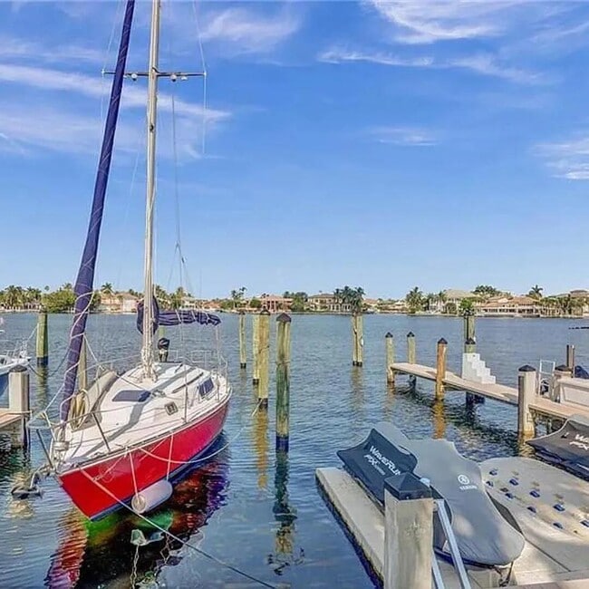 Building Photo - 100 Pelican Pointe Dr