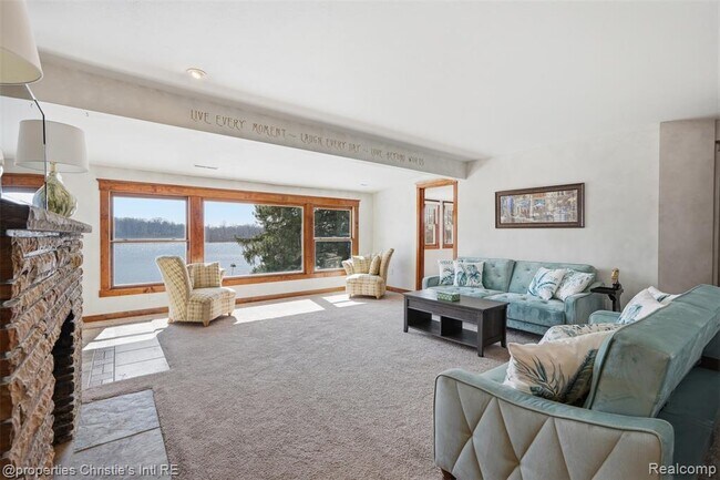 Building Photo - 2739 Lakeridge Ave