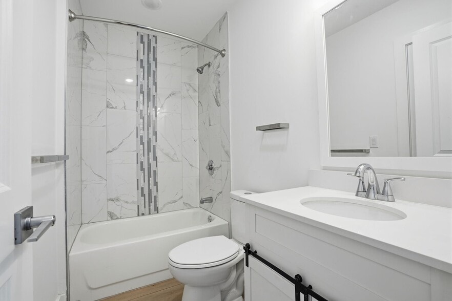 Building Photo - 147-149 N Gross St