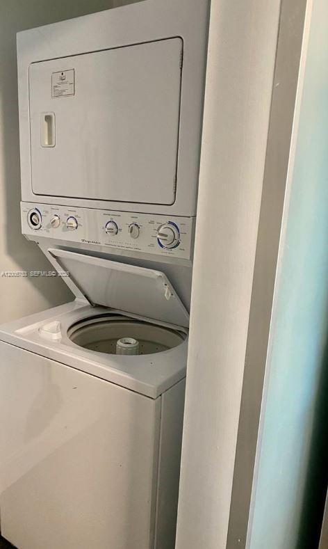 Building Photo - 18201 Collins Ave