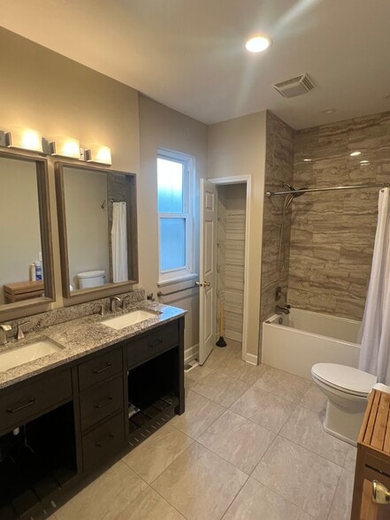 Building Photo - 3119 S Indiana Ave