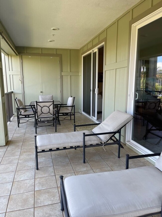 Building Photo - Gorgeous like new Premier condo in S. Kihe...