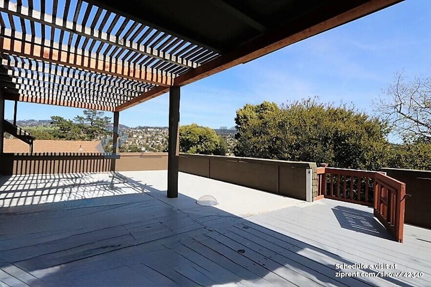 Building Photo - 654 Chetwood St