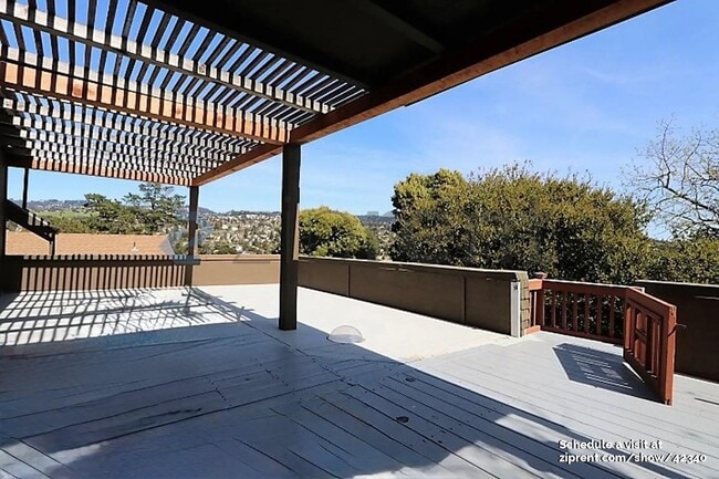 Building Photo - 654 Chetwood St