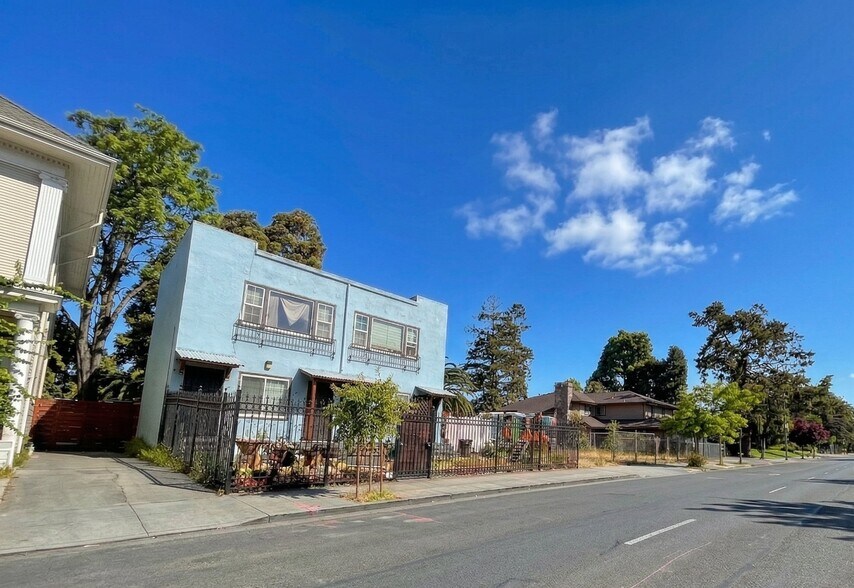 Building Photo - 1118 12th St