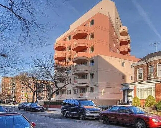 Building Photo - 1495 E 28th St