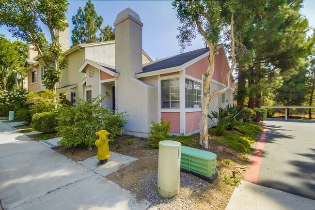 Building Photo - 2049 Haller St