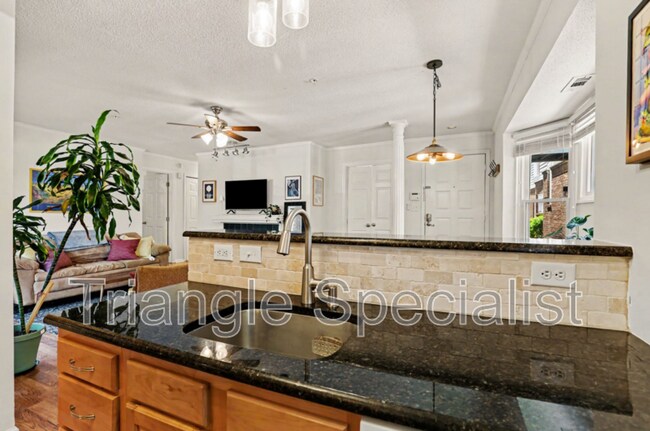 Building Photo - 1021 Brighthurst Dr