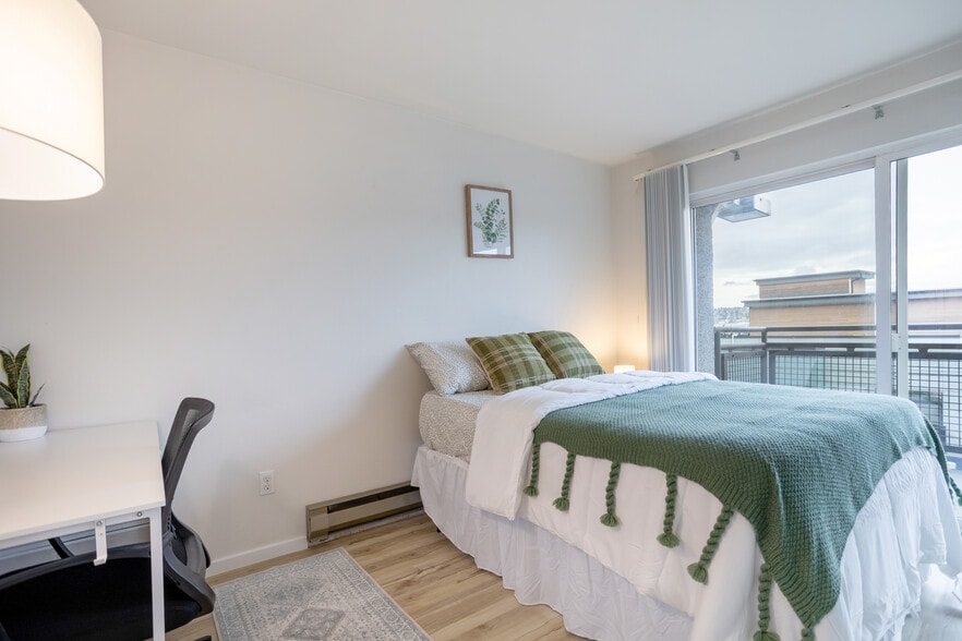 Building Photo - 608 W Emerson St