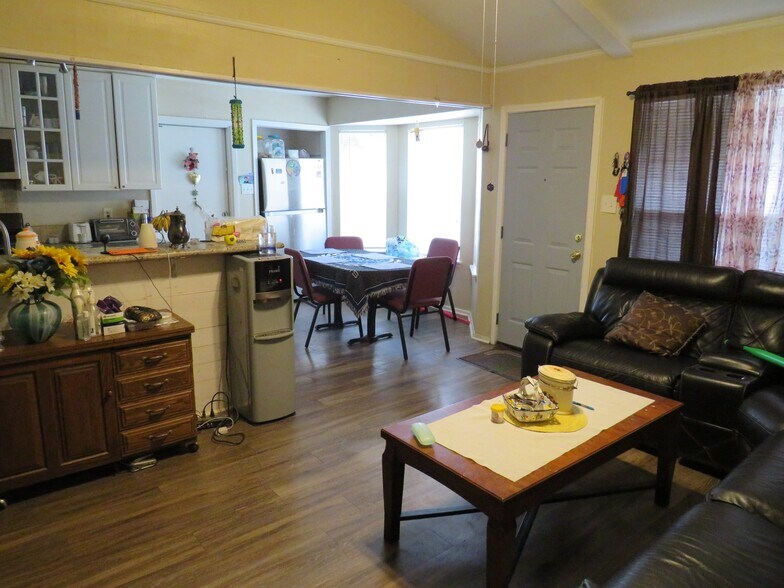 Building Photo - 4815 Sorrento