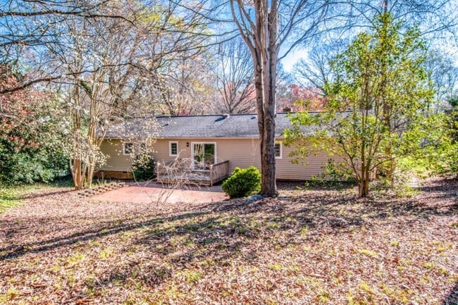 Building Photo - 2089 Rock Springs Cir