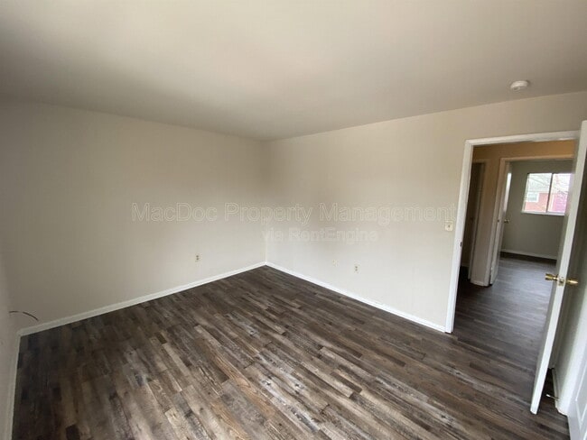 Building Photo - 928 Bellows Ave