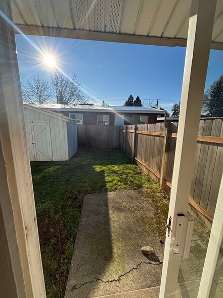 Building Photo - 1109 E 30th St