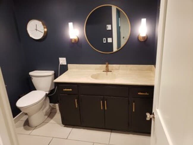 Building Photo - Stunning 4 bedroom rambler in beautiful Ro...