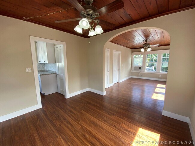 Building Photo - 203 Foresteria Dr