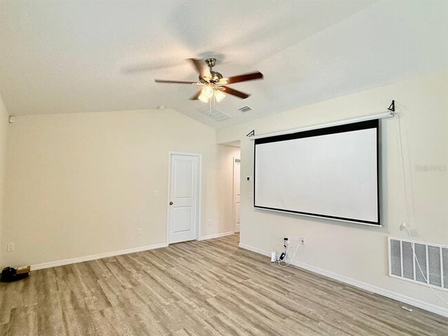 Building Photo - 2904 E Columbus Dr