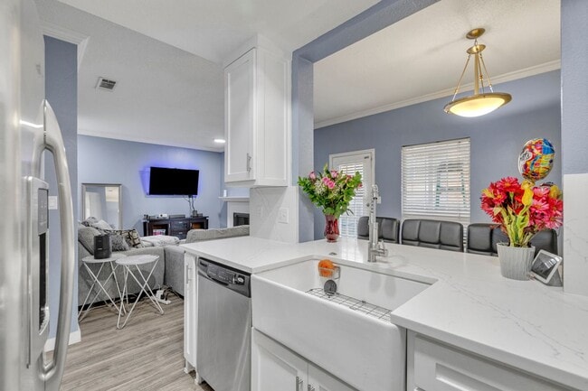 Building Photo - 8600 Coppertowne Ln