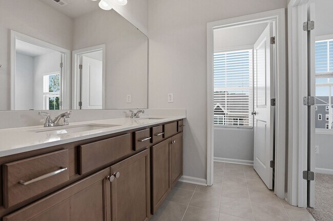 Building Photo - BRAND NEW TOWNHOME-9 FOOT CEILINGS-TWO CAR GARAGE-POOL COMMUNITY
