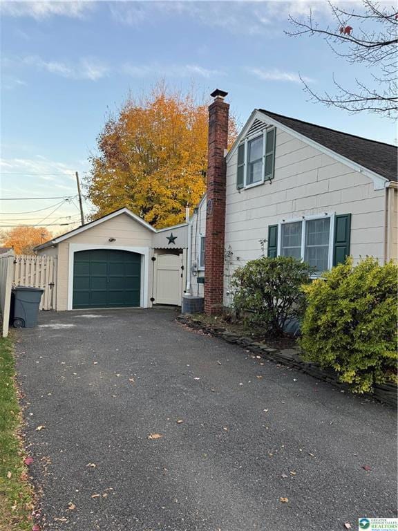 Building Photo - 10 Henry Ave