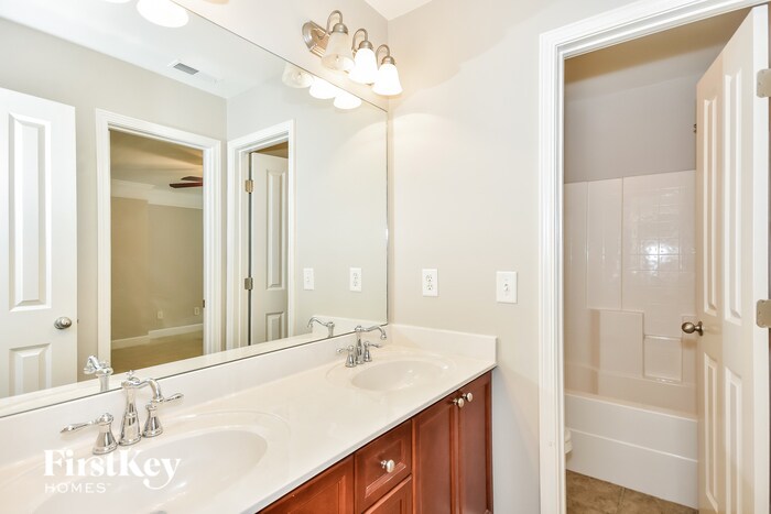 Building Photo - 6957 Sunnywood Dr