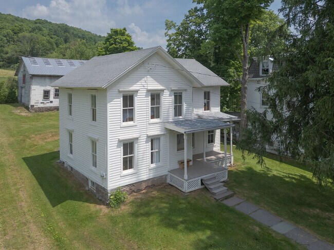 Building Photo - 1915 County Hwy 6