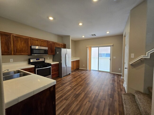 Building Photo - A Stunning 3 Bedroom Home in Henderson