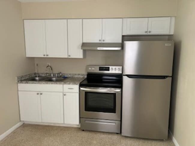 Building Photo - Quaint 2/1.5 bath home