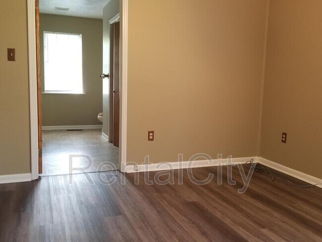 Building Photo - 470 Diamond Grove Rd