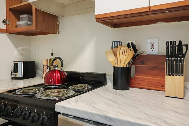 Building Photo - 1300 Collins Ave