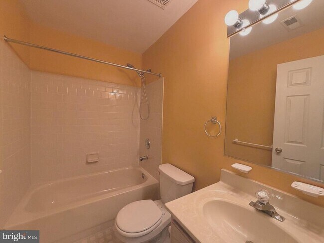 Building Photo - 8906 Mallard Ct