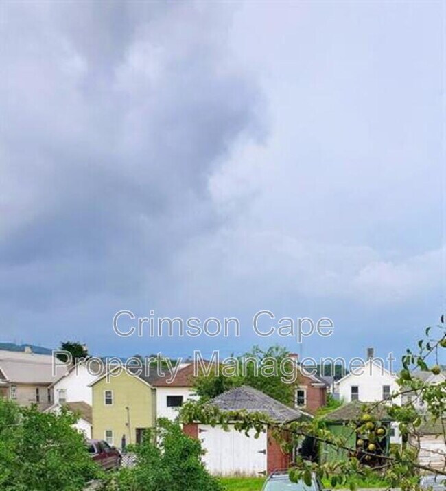 Building Photo - 131 Pine St