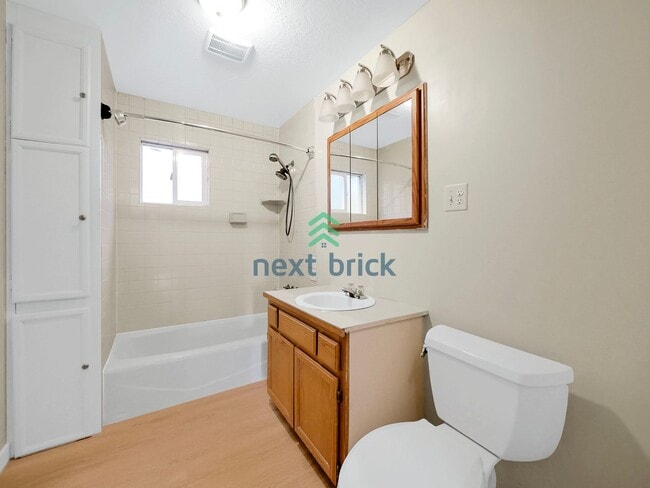 Building Photo - 3 Bed and 1 Bath Single-family Home Available for Rent!