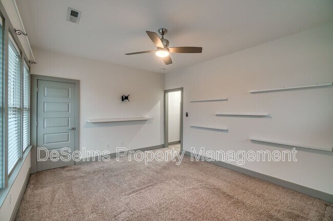 Building Photo - 917B Spain Ave
