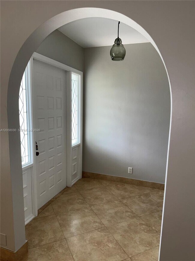 Building Photo - 1560 NW 12th Way