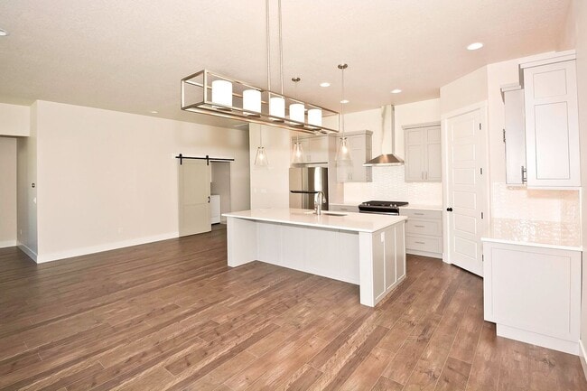 Building Photo - Centrally Located 3 Bedroom 2 Bathroom Home