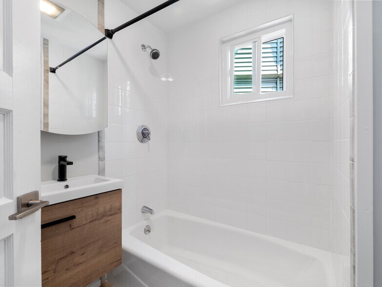 Building Photo - 59 Hawthorne St