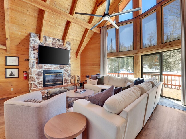 Building Photo - 656 Aspen Dr