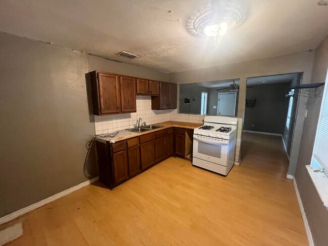 Building Photo - 1615 Oceola Ave