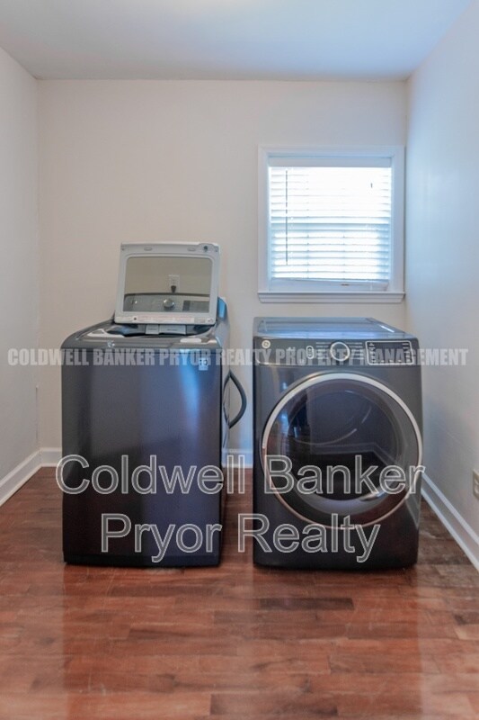 Building Photo - 4890 College Dr E