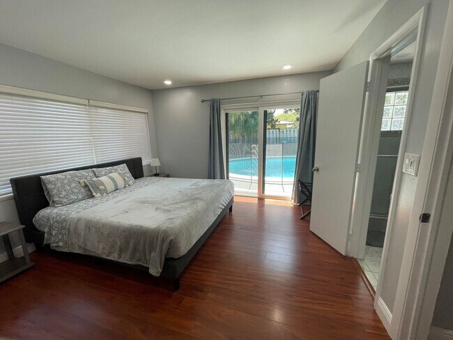 Building Photo - 2620 NE 19th St