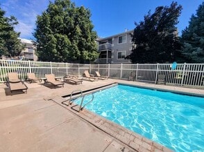 Building Photo - 3 Bedroom Top Floor Orem Condo w Awesome Amenities!