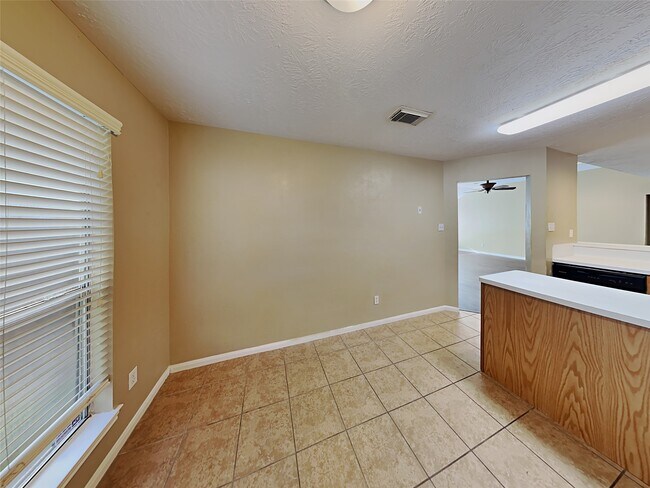 Building Photo - 29010 Ashbrook Ln