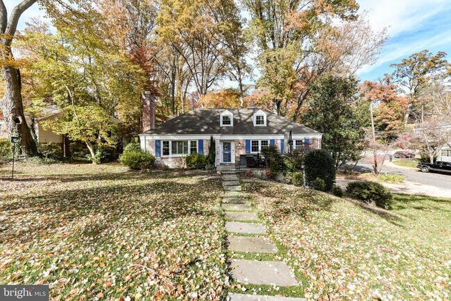 Building Photo - 3061 N Oakland St