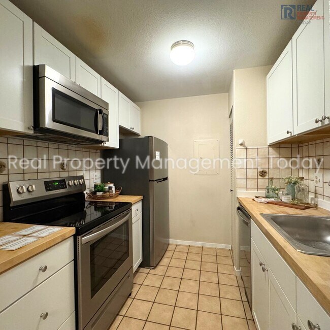 Building Photo - 2 Bedroom Condo in Tacoma!